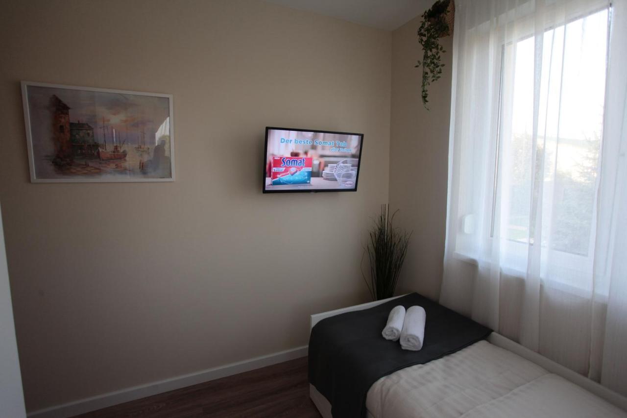 Airport Almaskert Panzio Bed & Breakfast Vecses Exterior photo